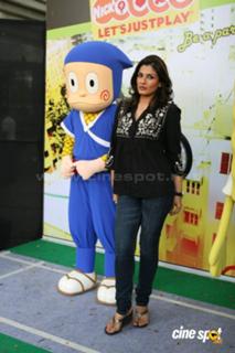 Raveena Tandon feet photo thumbnail