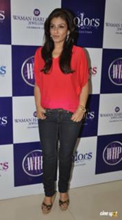 Raveena Tandon feet photo thumbnail