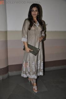 Raveena Tandon feet photo thumbnail