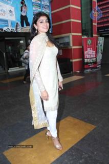 Shriya Saran feet photo thumbnail