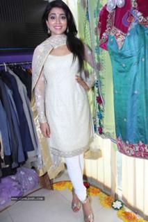 Shriya Saran feet photo thumbnail
