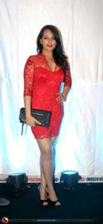 Sonakshi Sinha feet photo thumbnail