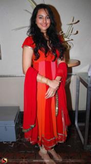 Sonakshi Sinha feet photo thumbnail