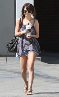 Nicole Richie feet photo thumbnail