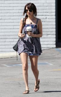 Nicole Richie feet photo thumbnail