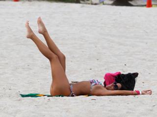 Claudia Romani feet photo thumbnail