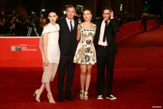 Rooney Mara feet photo thumbnail