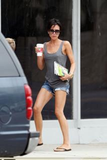 Victoria Beckham feet photo thumbnail