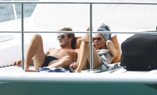 Victoria Beckham feet photo thumbnail