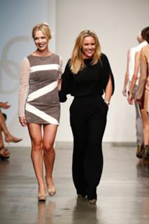 Jennie Garth feet photo thumbnail