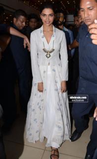 Deepika Padukone feet photo thumbnail