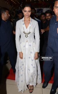Deepika Padukone feet photo thumbnail
