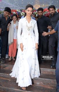 Deepika Padukone feet photo thumbnail