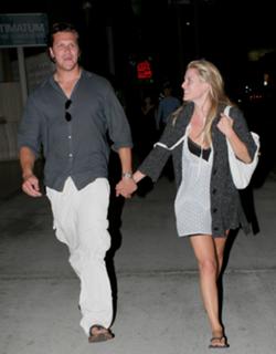 Ali Larter feet photo thumbnail