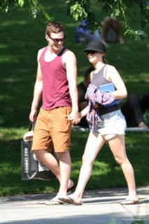 Jennifer Lawrence feet photo thumbnail