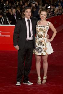 Scarlett Johansson feet photo thumbnail
