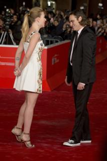 Scarlett Johansson feet photo thumbnail