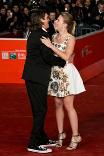 Scarlett Johansson feet photo thumbnail