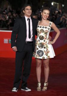 Scarlett Johansson feet photo thumbnail
