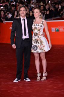 Scarlett Johansson feet photo thumbnail