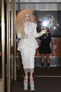Lady Gaga feet photo thumbnail