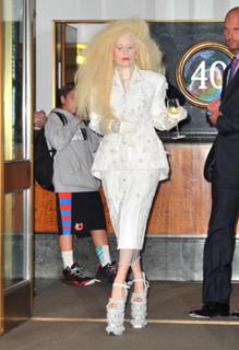 Lady Gaga feet photo thumbnail