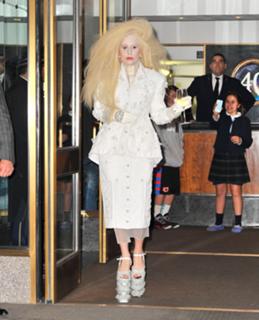 Lady Gaga feet photo thumbnail