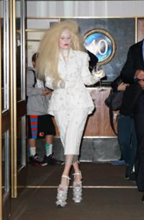 Lady Gaga feet photo thumbnail