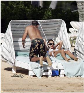 Jessica Alba feet photo thumbnail