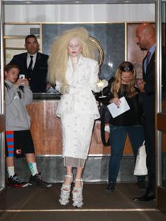 Lady Gaga feet photo thumbnail