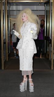 Lady Gaga feet photo thumbnail