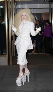 Lady Gaga feet photo thumbnail