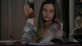Juliana Paiva feet photo thumbnail