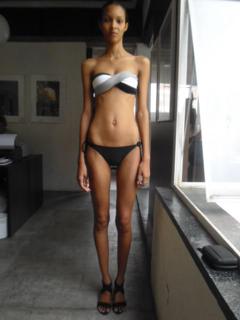 Lais Ribeiro feet photo thumbnail