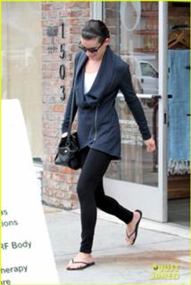 Lea Michele feet photo thumbnail