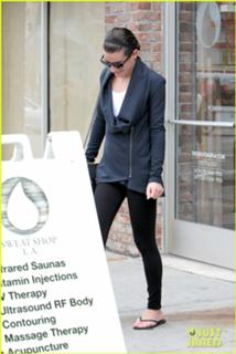 Lea Michele feet photo thumbnail
