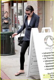 Lea Michele feet photo thumbnail