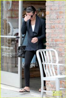 Lea Michele feet photo thumbnail