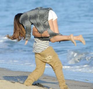 Selena Gomez feet photo thumbnail