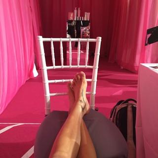 Adriana Lima feet photo thumbnail