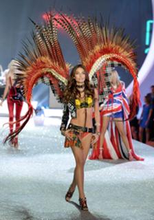 Lily Aldridge feet photo thumbnail