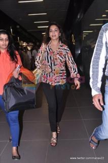 Madhuri Dixit feet photo thumbnail