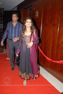 Madhuri Dixit feet photo thumbnail