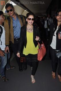 Madhuri Dixit feet photo thumbnail