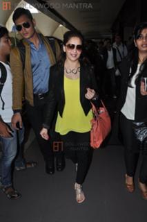 Madhuri Dixit feet photo thumbnail