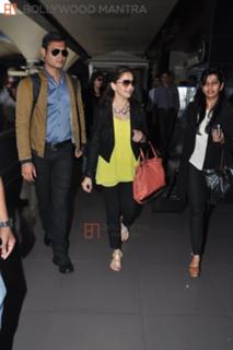 Madhuri Dixit feet photo thumbnail