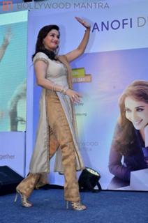 Madhuri Dixit feet photo thumbnail