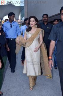 Madhuri Dixit feet photo thumbnail