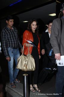 Madhuri Dixit feet photo thumbnail
