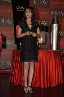 Madhuri Dixit feet photo thumbnail